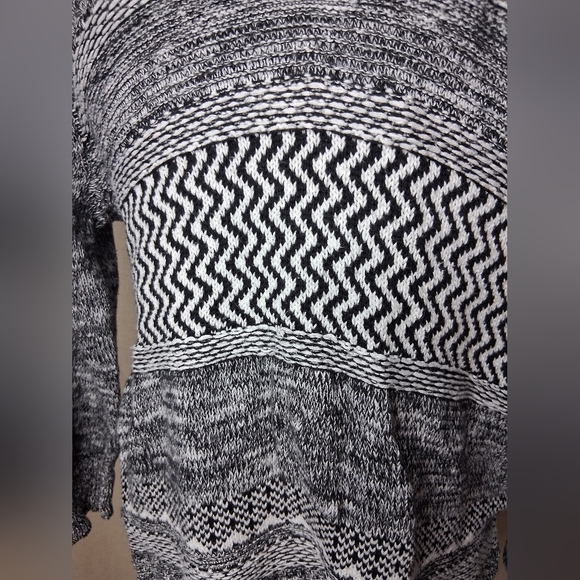 Cable & Gauge Large cowl neck womens Sweater - Picture 3 of 8